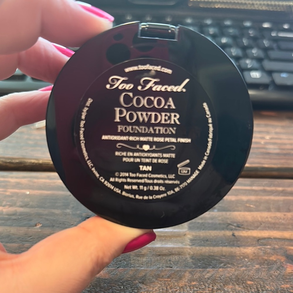 Too Faced Cocoa Powder Foundation  Compact - Tan